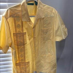 Large like new Cubavera Men's Authentic Embroidered Guayabera sunlight color